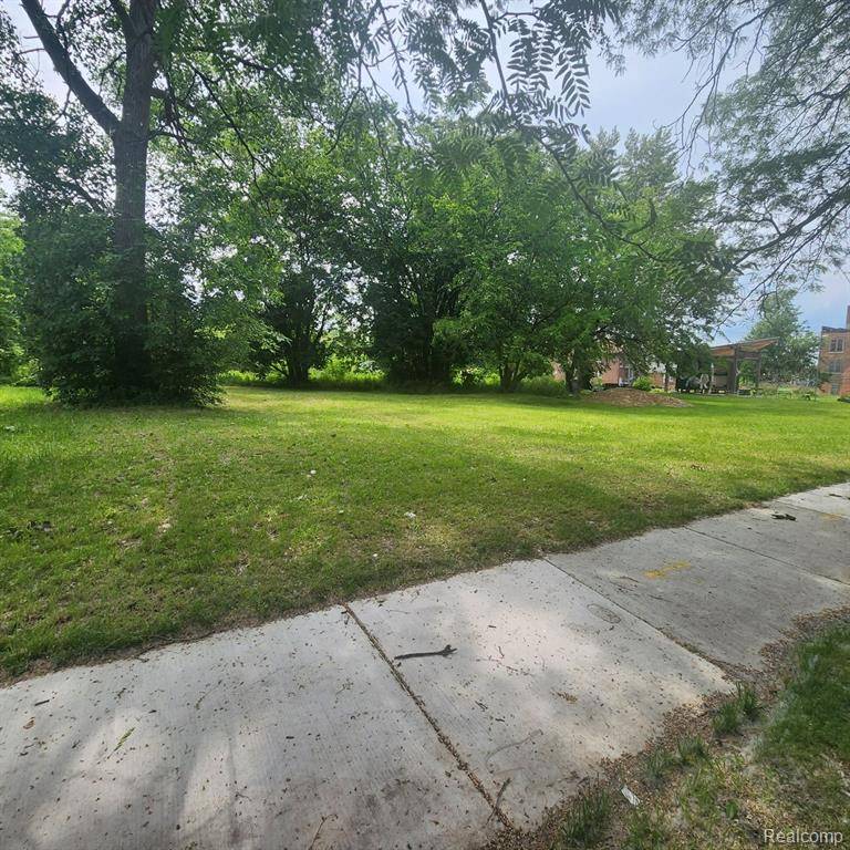 Detroit, MI 48215,877 MANISTIQUE Street