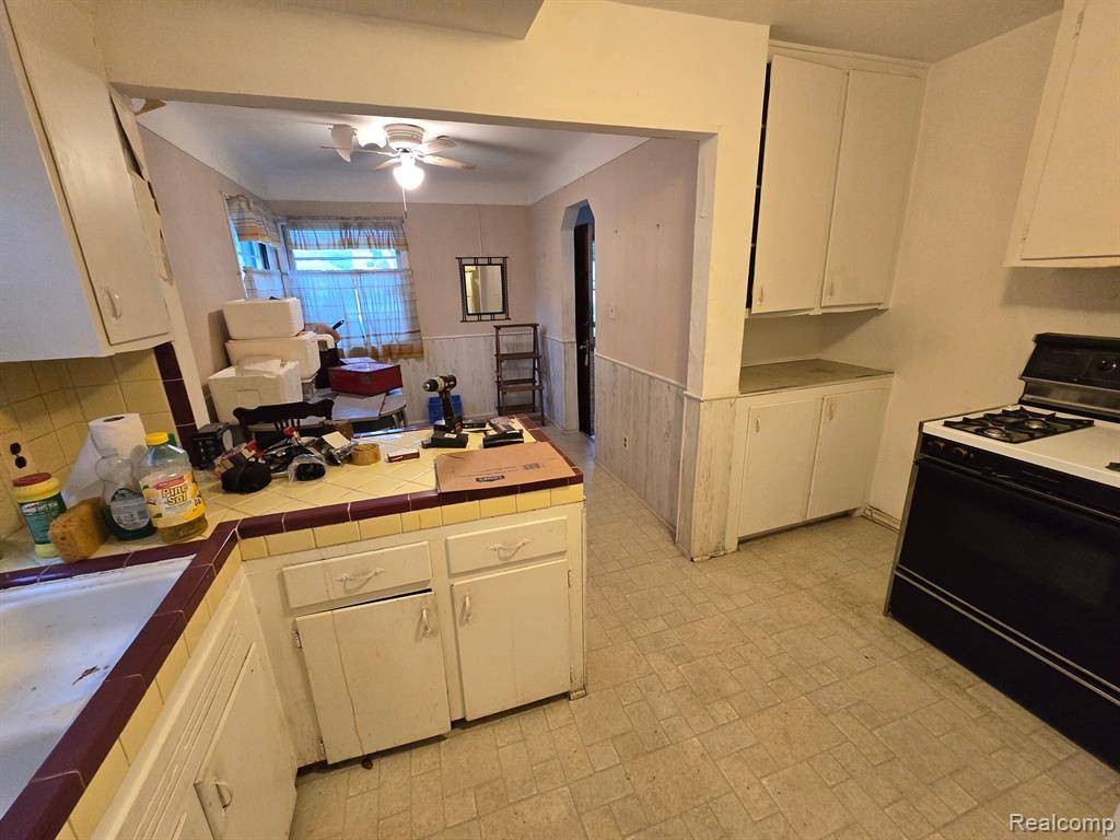 Harper Woods, MI 48225,21225 BOURNEMOUTH Street