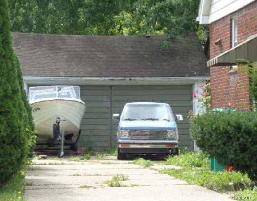 Eastpointe, MI 48021,15346 CAMDEN Avenue
