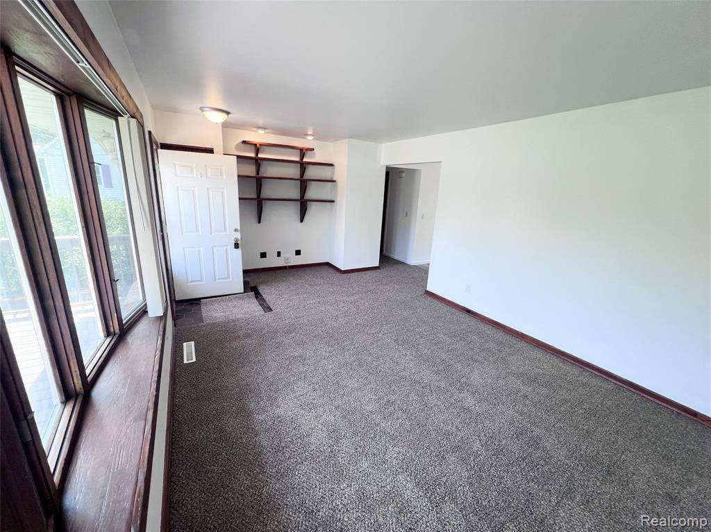 Grand Blanc, MI 48439,6058 LINCOLN Boulevard