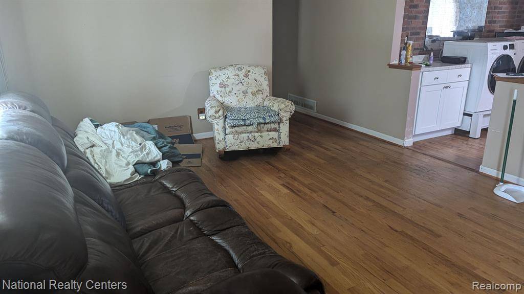 Westland, MI,32949 CHIEF Lane