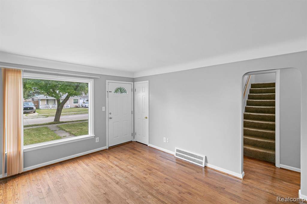 Dearborn Heights, MI 48125,25085 COLGATE Street