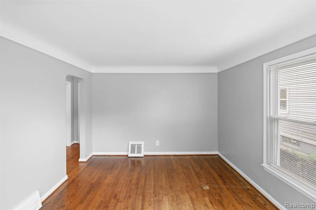 Dearborn Heights, MI 48125,25085 COLGATE Street