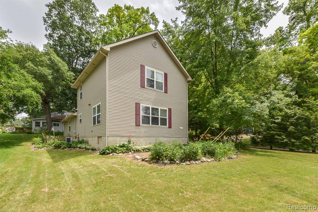 Whitmore Lake, MI 48189,7860 LAKESHORE Road