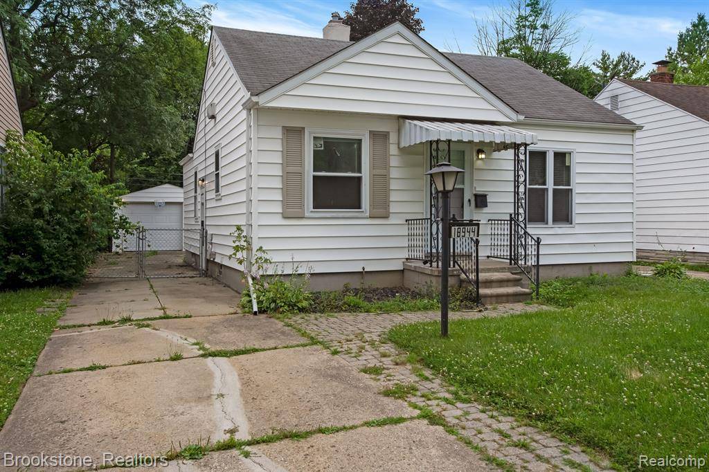 Harper Woods, MI 48225,18944 WOODLAND Street