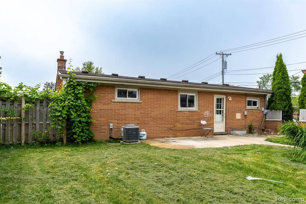 Livonia, MI 48150,9803 CAMDEN Street