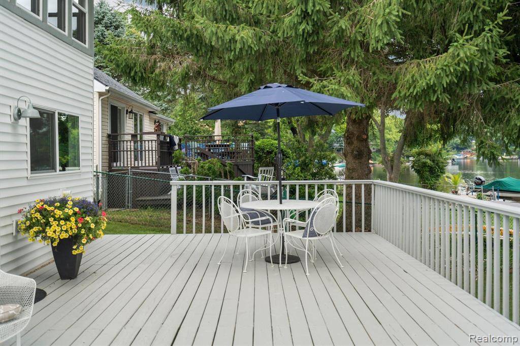 Pinckney, MI 48169,11479 SUNSET Boulevard