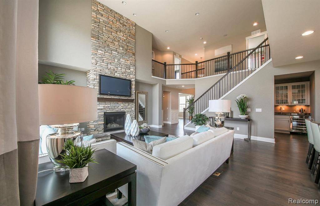 South Lyon, MI 48178,22814 Ronway Lane