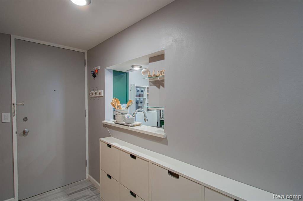 Detroit, MI 48207,1300 E LAFAYETTE Street