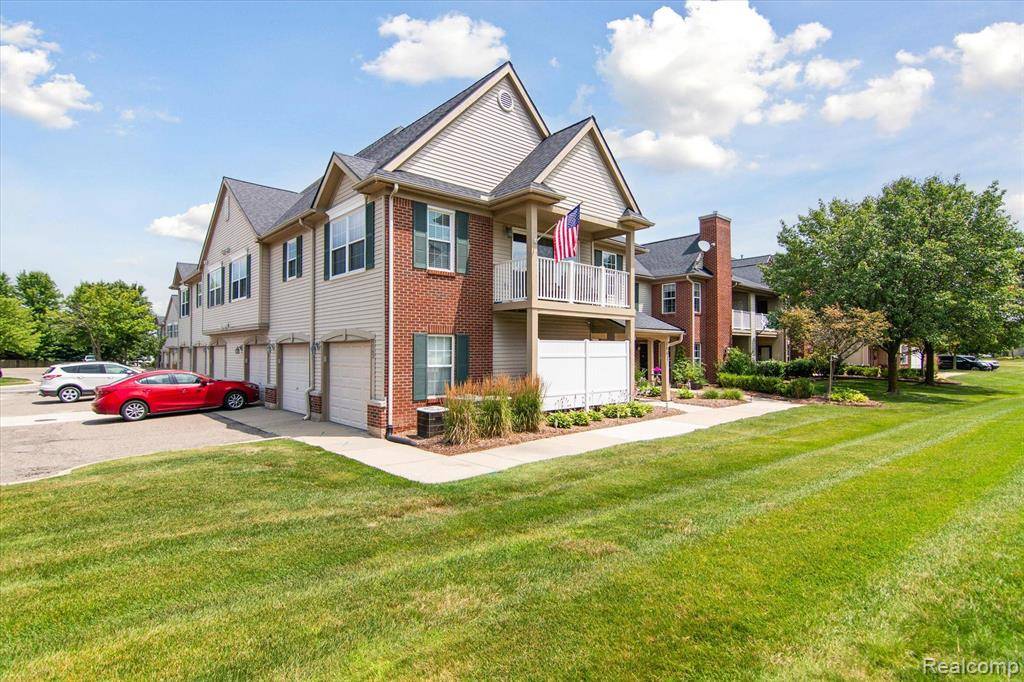 Howell, MI 48843,4062 HAMPTON RIDGE Boulevard