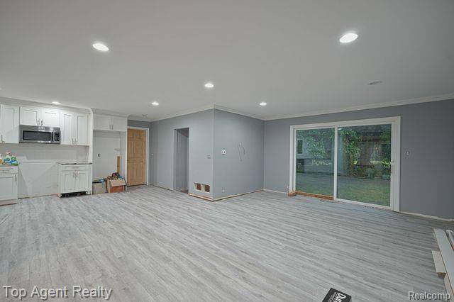 Shelby Twp, MI 48317,8490 MILLIS Road