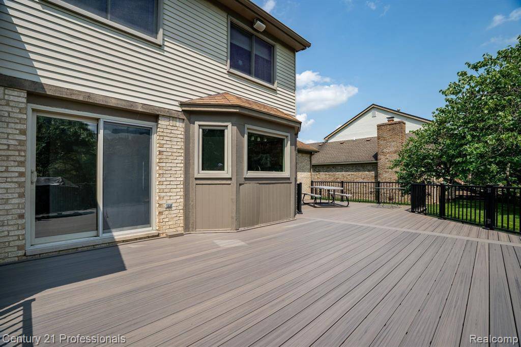 Novi, MI,44817 FORD WAY Drive