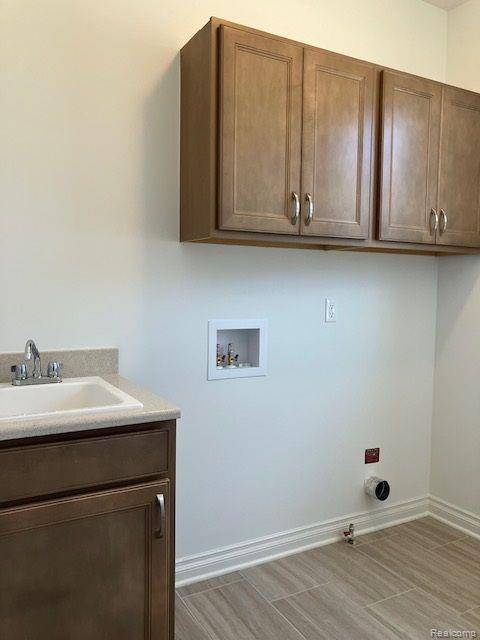 South Lyon, MI 48178,26784 FERGUSON Court