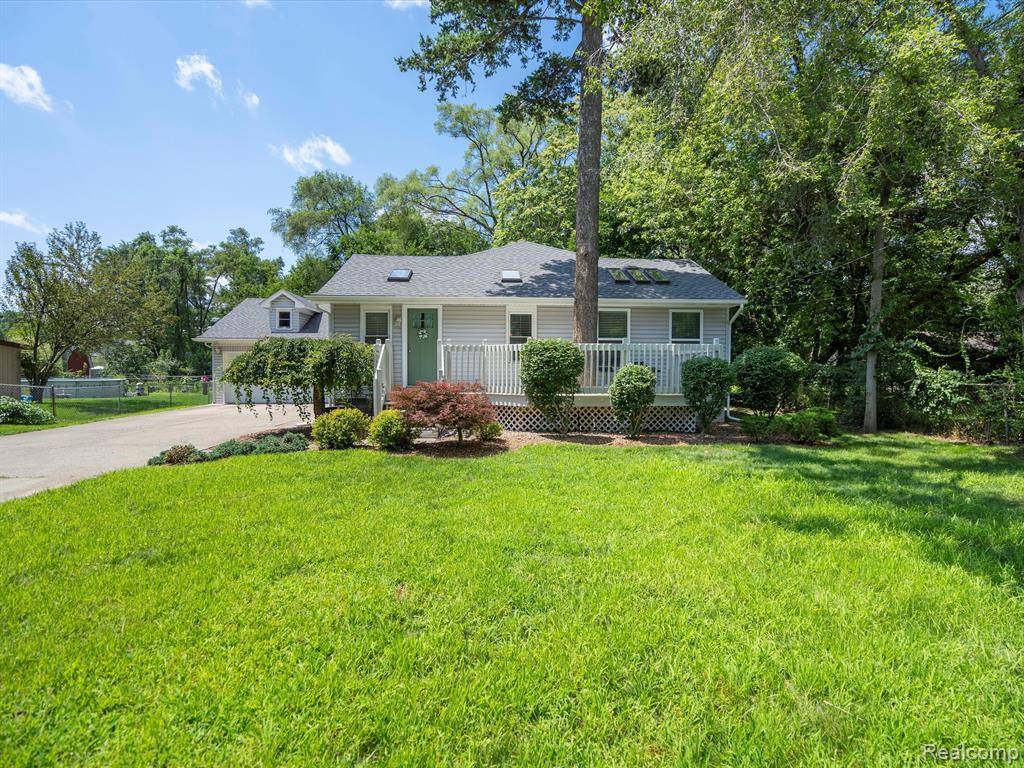 Plymouth, MI 48170,11675 BUTTERNUT Avenue