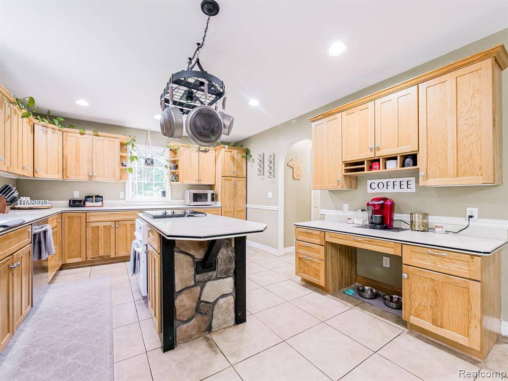 Brighton, MI 48114,8707 SPRING VALLEY Lane