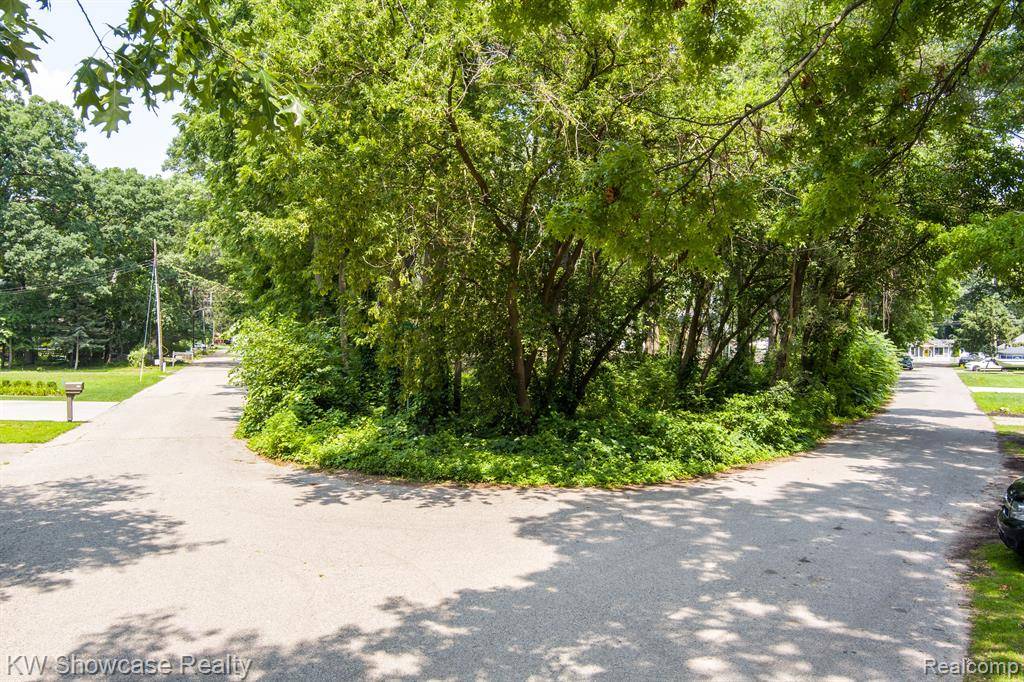 Commerce Twp, MI 48382,8330 DICKERT Street