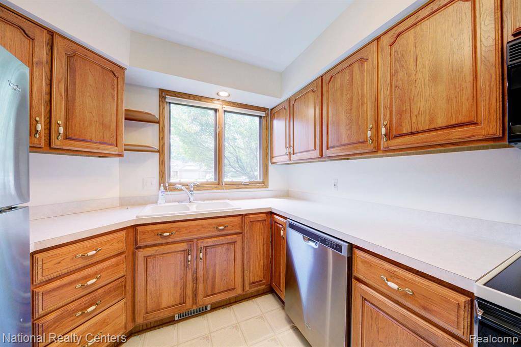 Wayne, MI 48184,3052 N RIVERS EDGE Drive