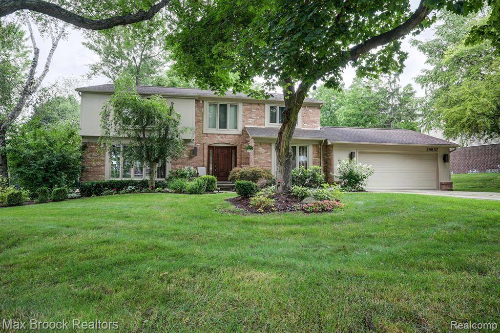 Farmington Hills, MI 48331,29837 HIGH VALLEY Court