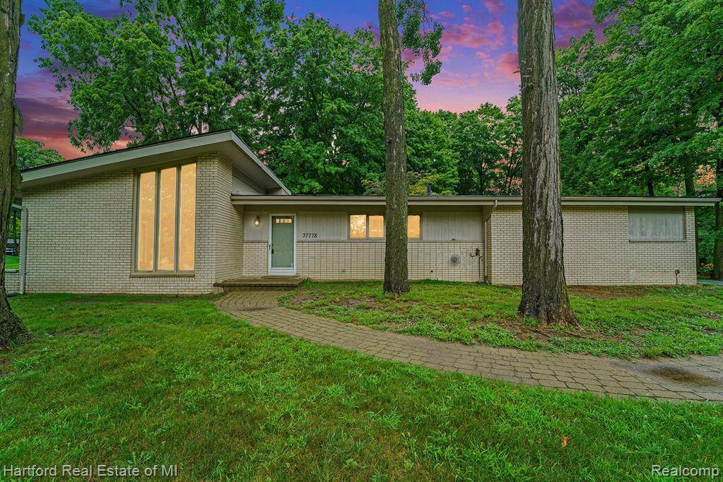 Northville, MI 48167,37778 RHONSWOOD Drive