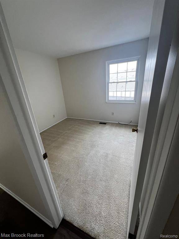 Novi, MI,23519 N ROCKLEDGE