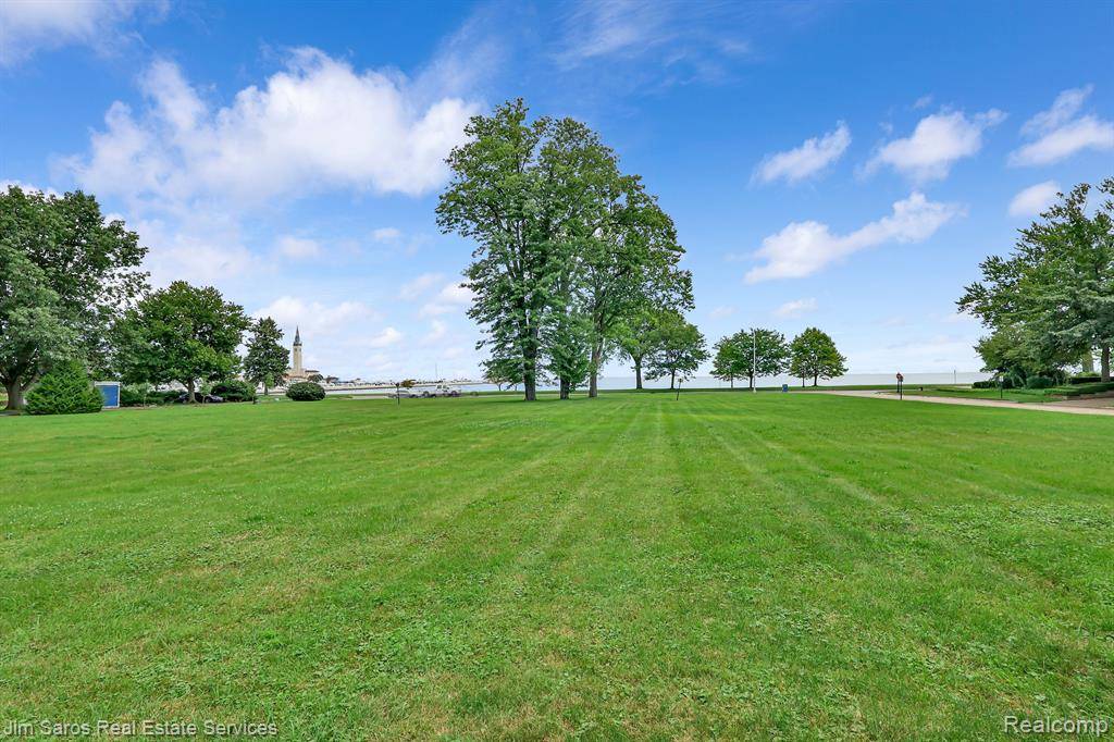Grosse Pointe Shores, MI 48236,745- 749 LAKE SHORE Road
