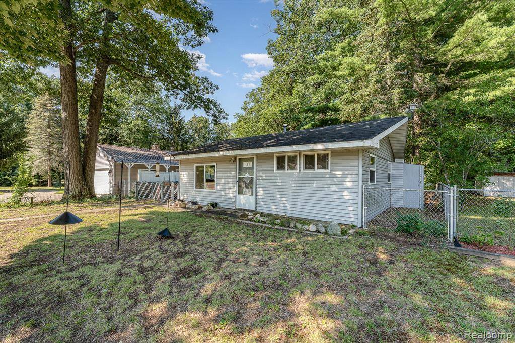 Houghton Lake, MI 48629,107 HARDWOOD Avenue