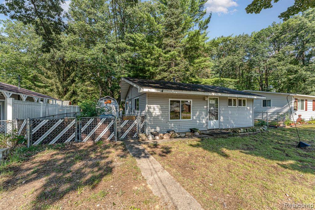 Houghton Lake, MI 48629,107 HARDWOOD Avenue