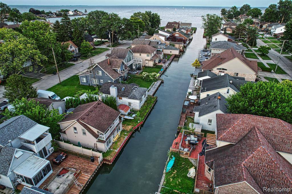 Saint Clair Shores, MI 48081,22480 BEACH Street