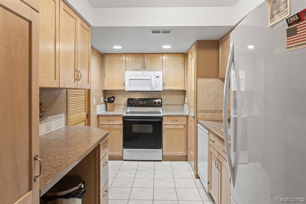Livonia, MI 48152,18273 University Park Drive
