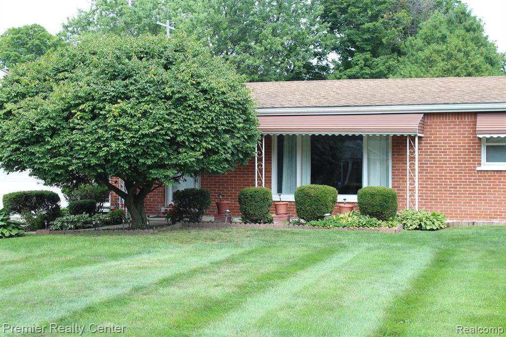 Dearborn Heights, MI 48127,8290 ROBINDALE Avenue