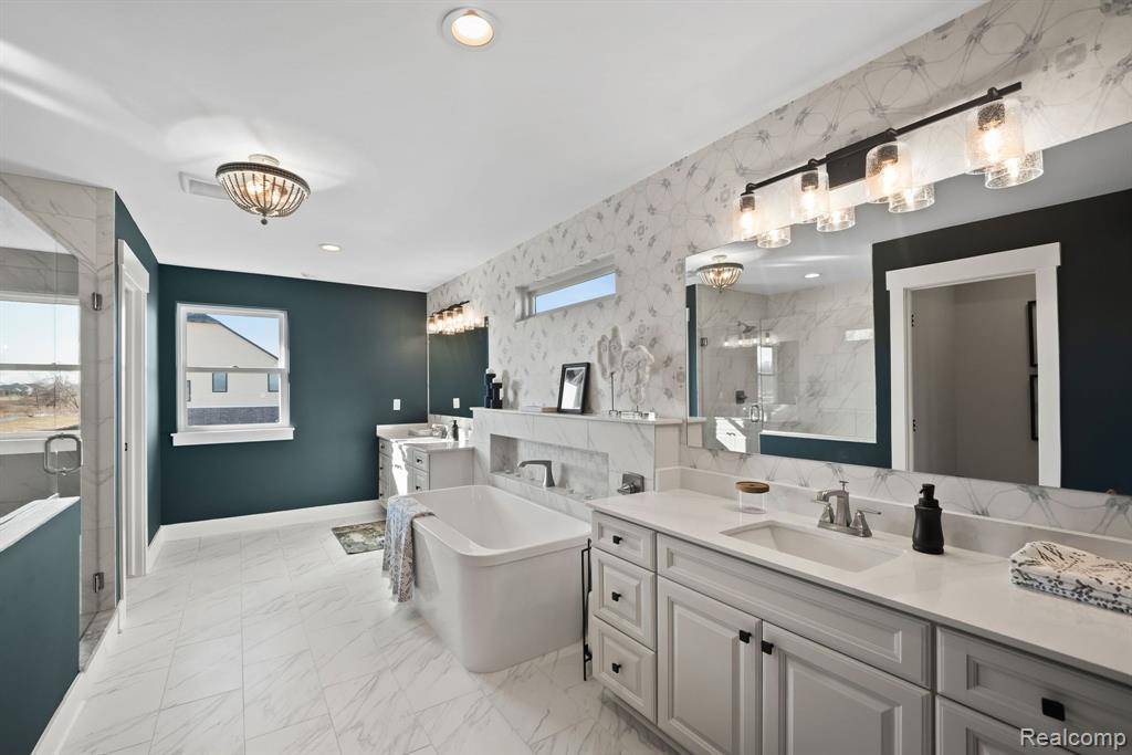 South Lyon, MI 48178,25577 CRYSTAL CREEK W Drive