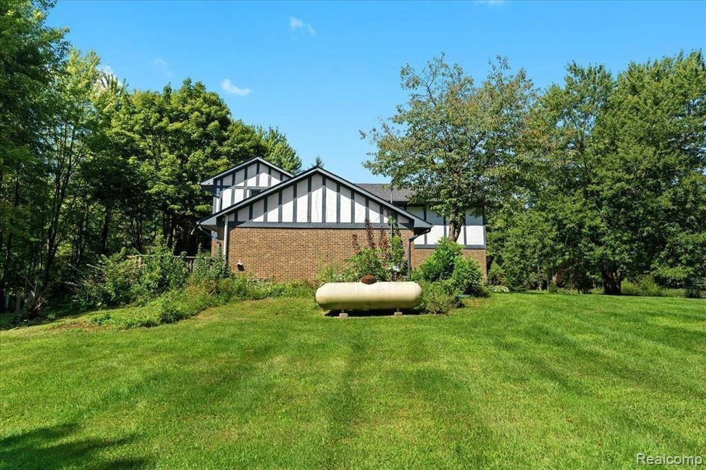 South Lyon, MI 48178,9980 MCKEON