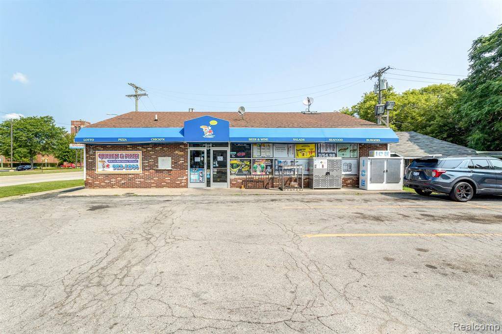 Port Huron, MI 48060,937 OAK Street
