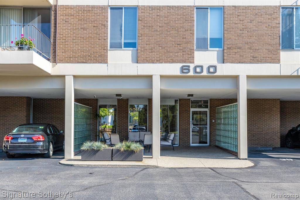 Birmingham, MI 48009,600 W Brown Street