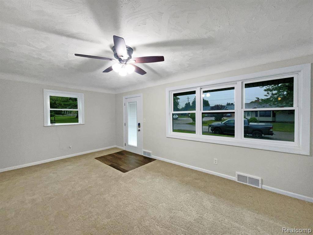 South Lyon, MI 48178,310 SCOTT Street