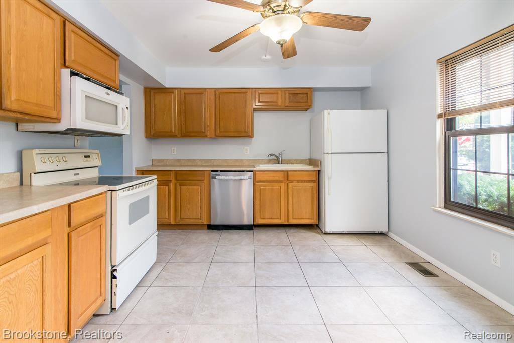 Ypsilanti, MI 48198,8352 LAKEVIEW Drive