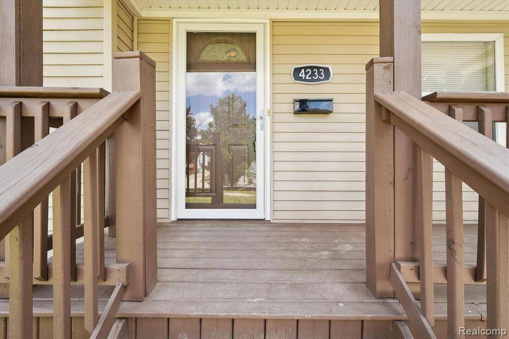 Wayne, MI 48184,4233 MILDRED Street