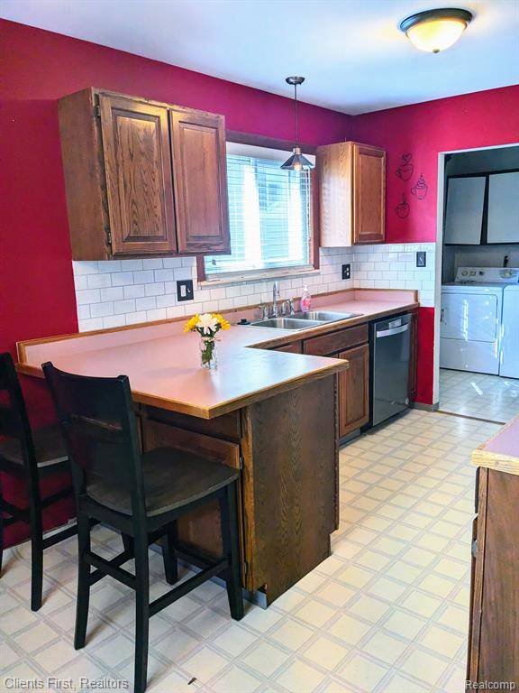 Plymouth, MI 48170,9215 CORINNE Street