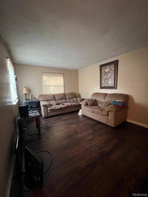 Romulus, MI 48174,9829 GARY Street