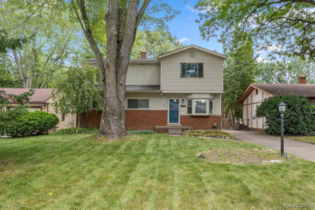 Livonia, MI 48154,15770 DORIS Street