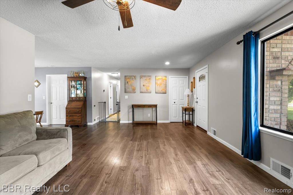 Romulus, MI 48174,25217 KING Road