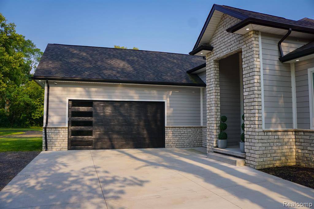 Belleville, MI 48111,49953 W HURON RIVER Drive