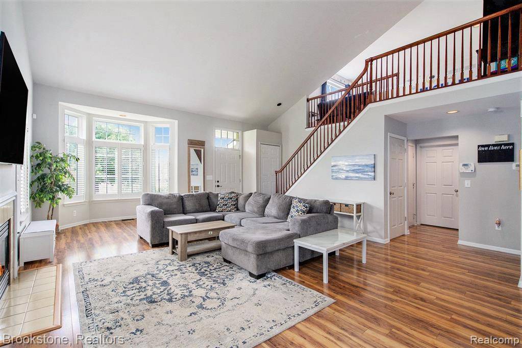 Ypsilanti, MI 48197,7673 PAINT CREEK Drive