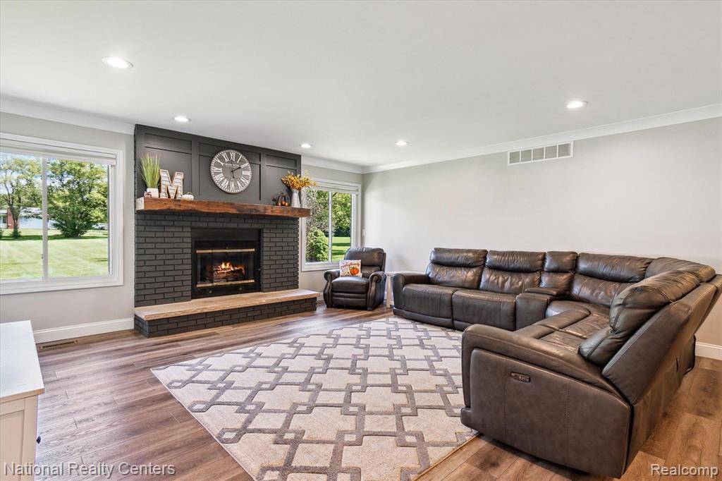 New Hudson, MI 48165,30720 LINCOLN