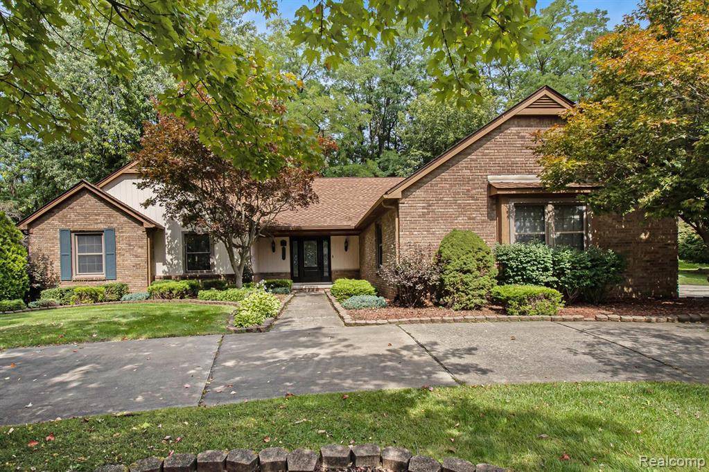 Northville, MI 48167,46956 WOODBEND