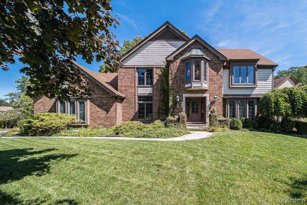 Northville, MI 48335,22162 HEATHERIDGE Lane