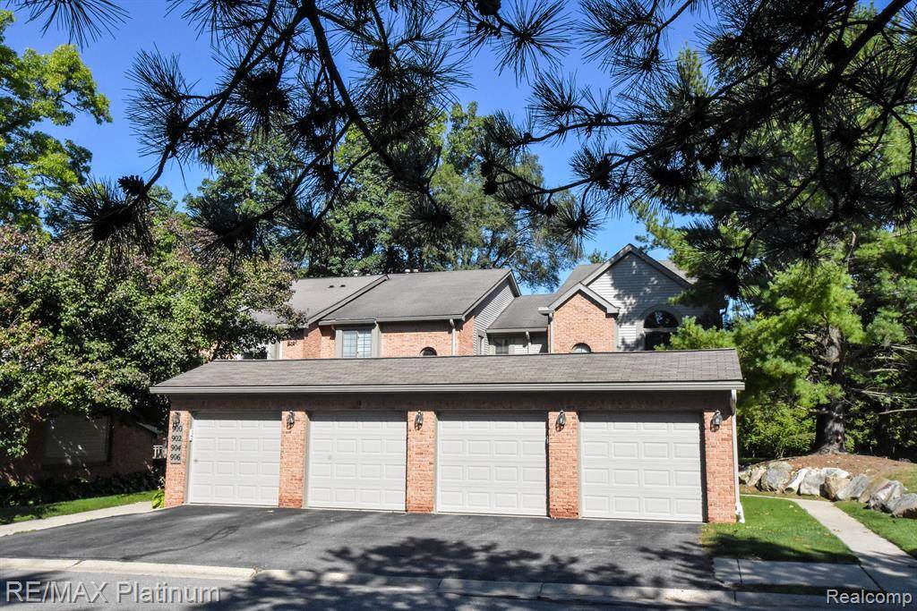 Brighton, MI 48116,900 RIDGE