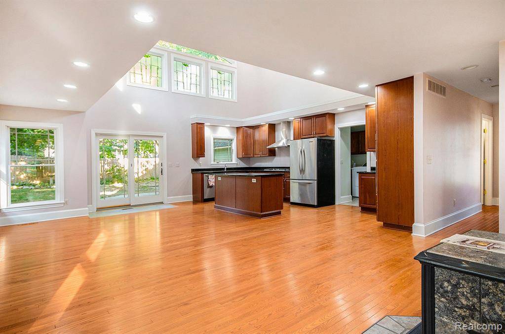 Ann Arbor, MI 48103,526 5TH Street