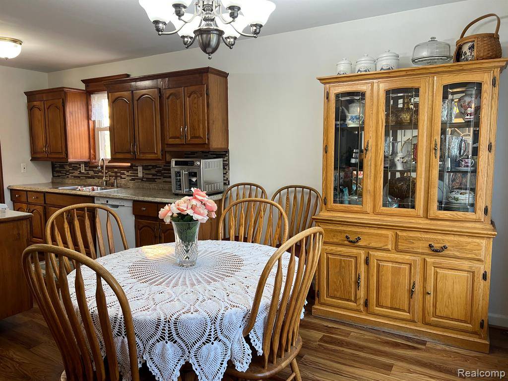 Wayne, MI 48184,37240 THINBARK Street