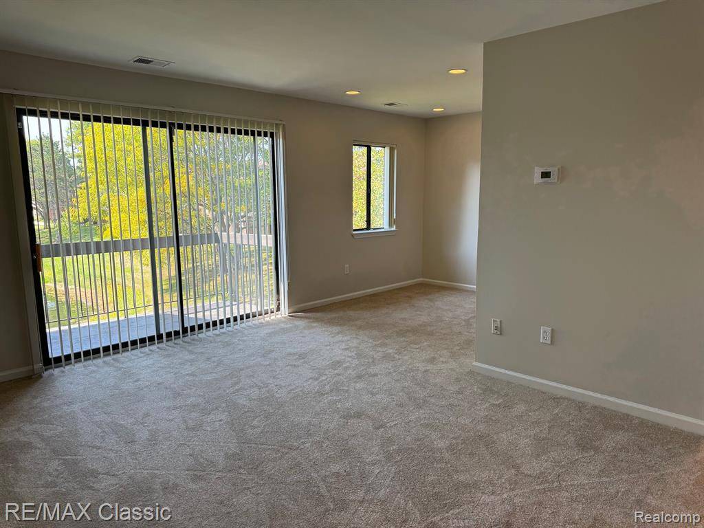 Livonia, MI 48152,33623 PONDVIEW Circle